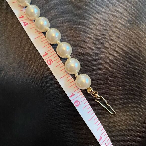 Vintage Faux Pearl Necklace  - Picture 3 of 6
